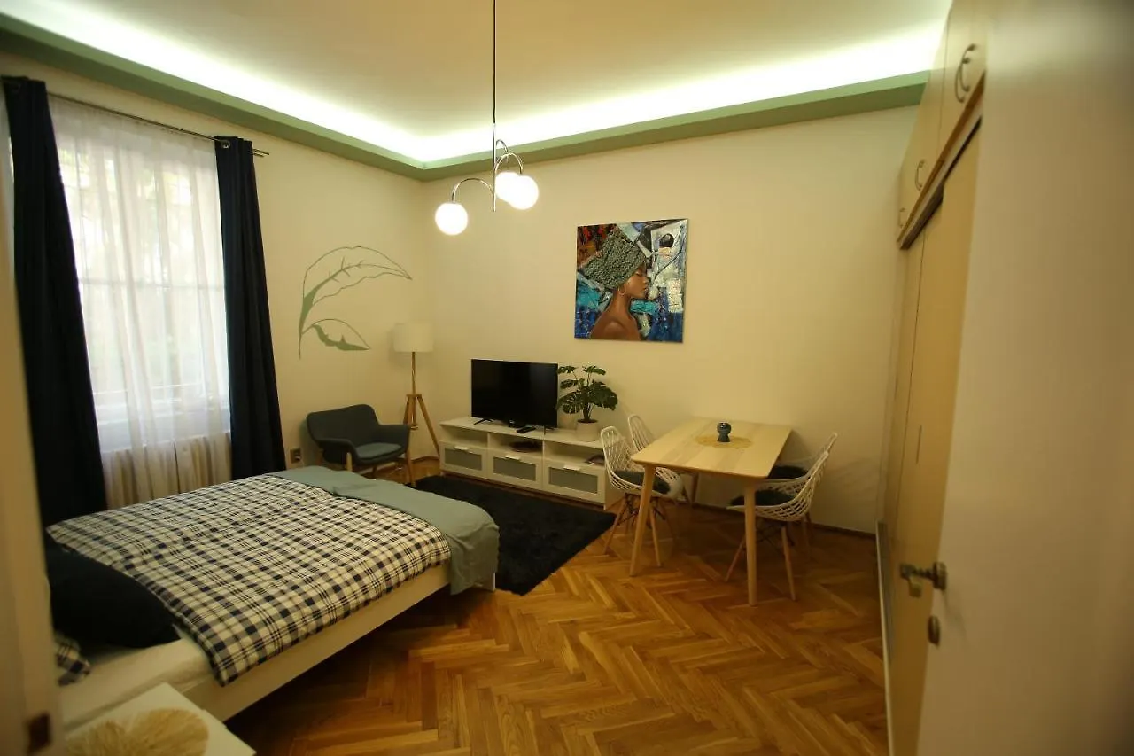 Castle Courtyard Hideaway Apartment Budapest